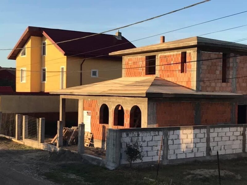 Construim case la rosu, case la cheie, case pe structura din lemn